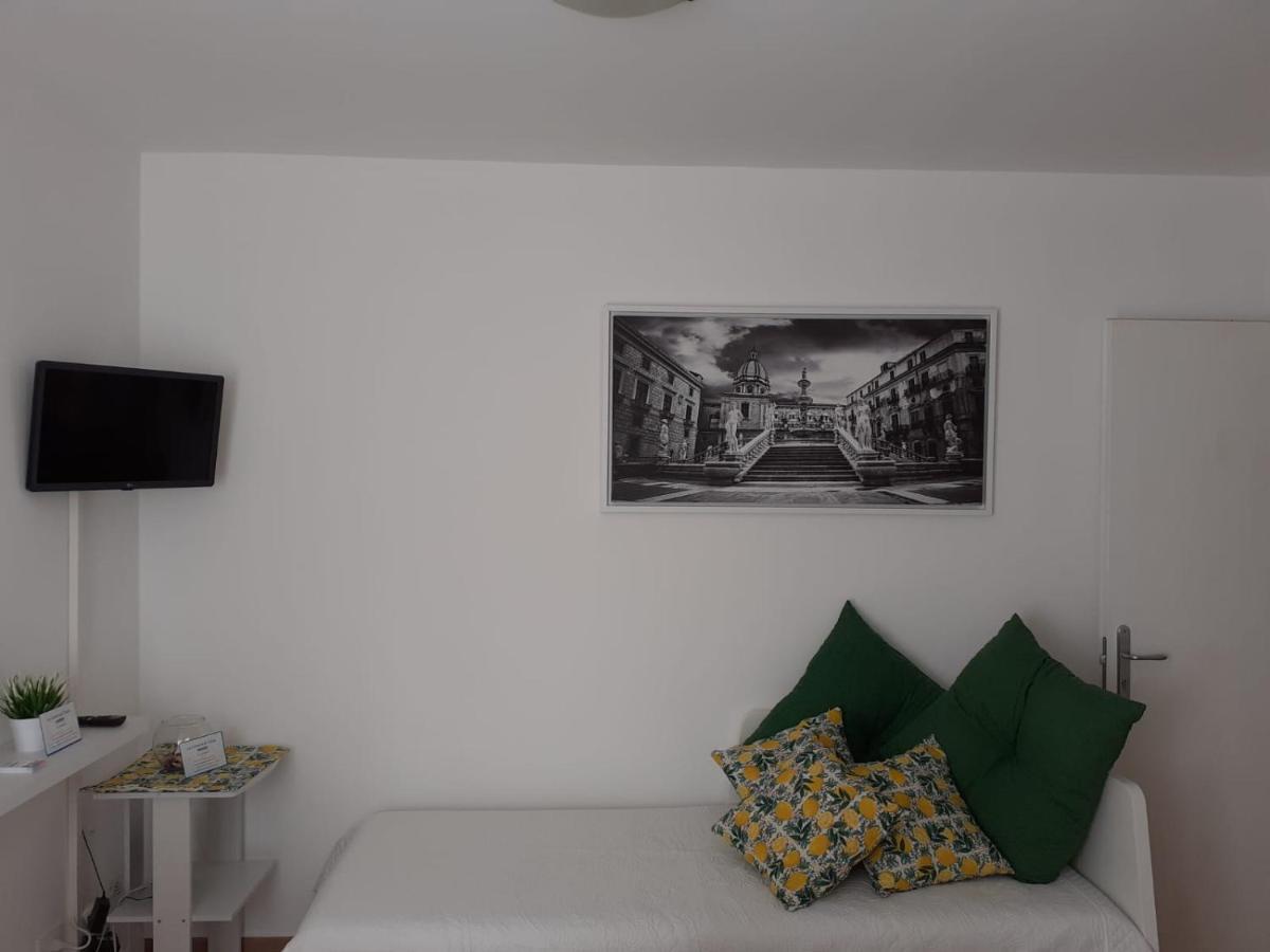 La Camera Di Stella - Ai Normanni Hotell Palermo Exteriör bild