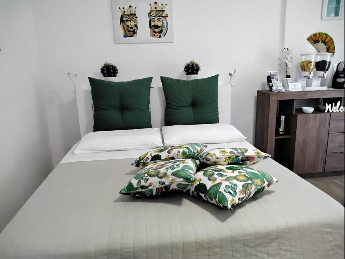 La Camera Di Stella - Ai Normanni Hotell Palermo Exteriör bild